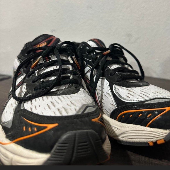 ASICS Men's White and Black Running Shoes - Picture 4 of 5